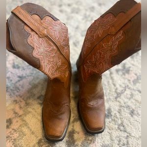 Women’s Tony Lama Boots size 6-1/2. Great condition.